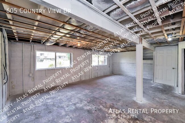 Building Photo - 605 Country View Dr NE