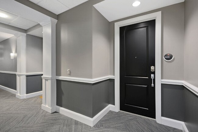 Building Photo - Downtown Raleigh Penthouse with Stunning View