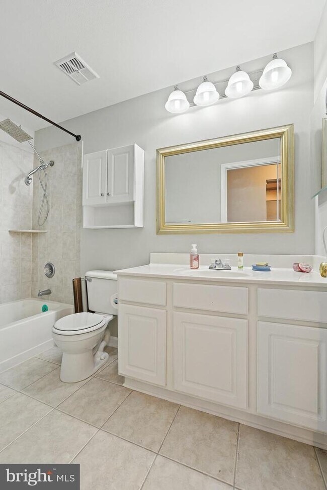 Building Photo - 100 Westwick Ct