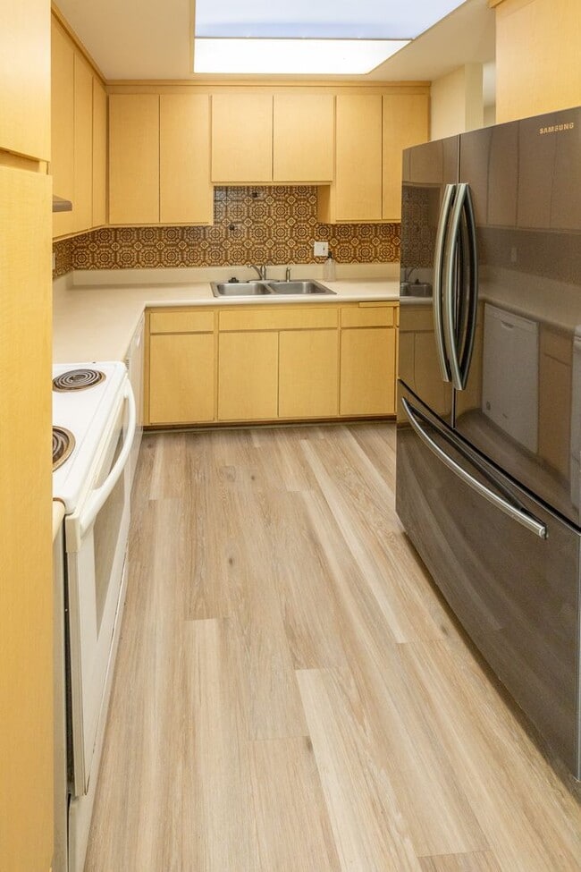 Building Photo - Charming 4-Bedroom Home with Scenic Views ...