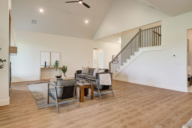 Building Photo - 2101 Dax Ln