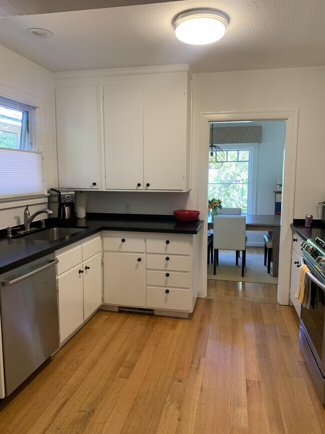 Building Photo - 531 Tamalpais Dr