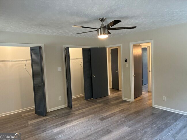 Building Photo - 6322 W Fayetteville Rd