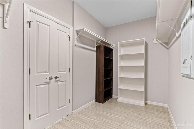 Building Photo - 14224 Amistad Cir