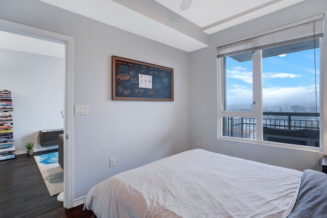 Building Photo - 300 W Beech St