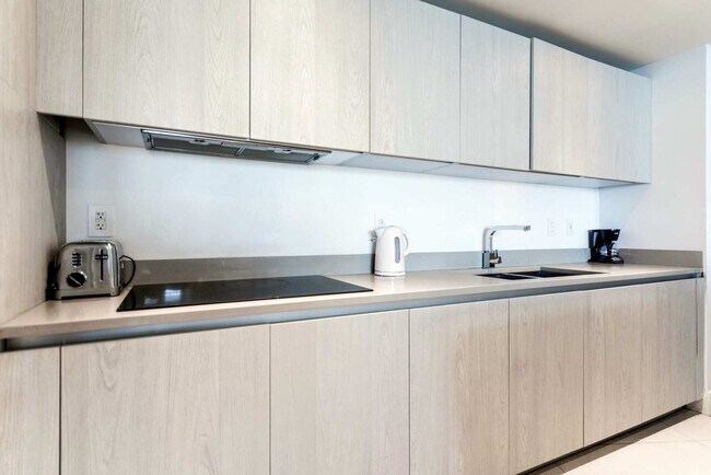 Building Photo - 4111 S Ocean Dr