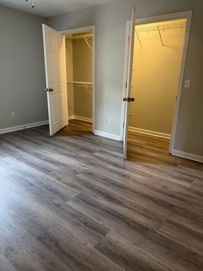 Building Photo - Red Bank Townhome