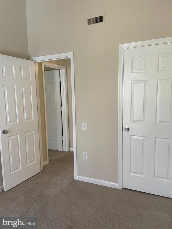 Building Photo - 7140 Westfield Ct