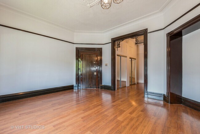 Building Photo - 3136 S Prairie Ave