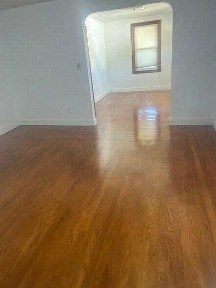 Primary Photo - 28 Hammond St