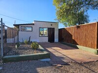 Building Photo - 1548 E 9th St