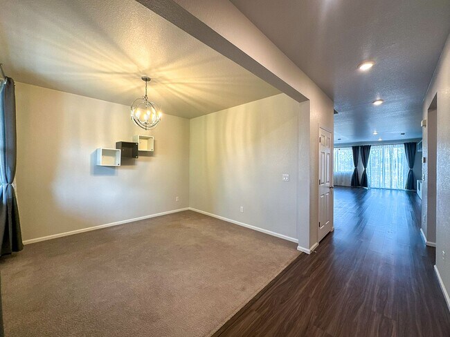 Building Photo - 17286 Bluetrail Ave