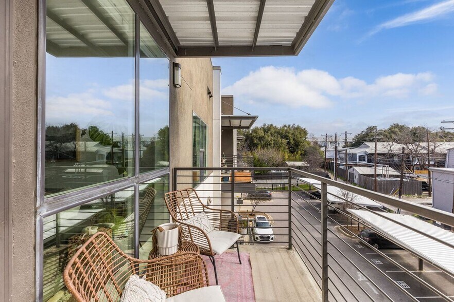 Building Photo - 207 W Johanna St