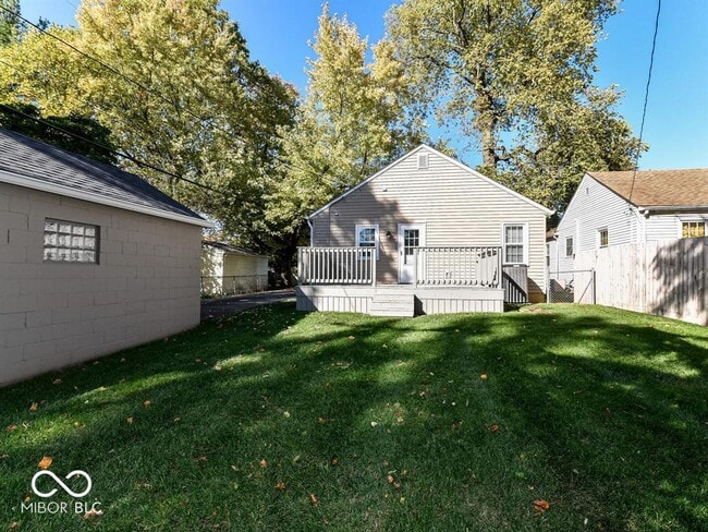 Building Photo - 2407 Baur Dr