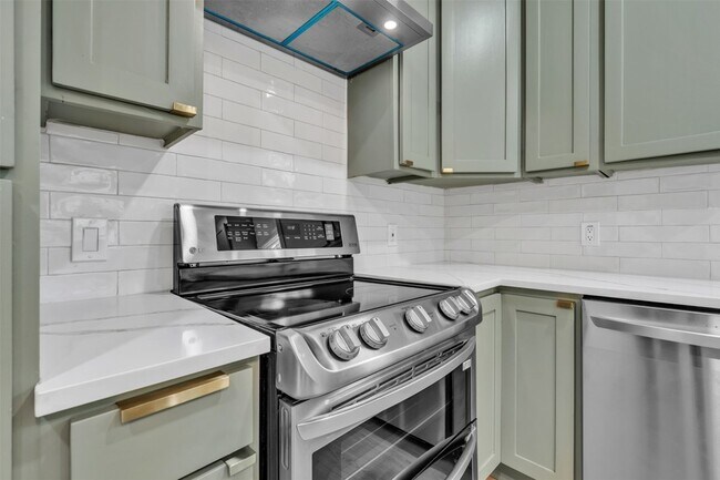 Building Photo - 601 Pearson Ave