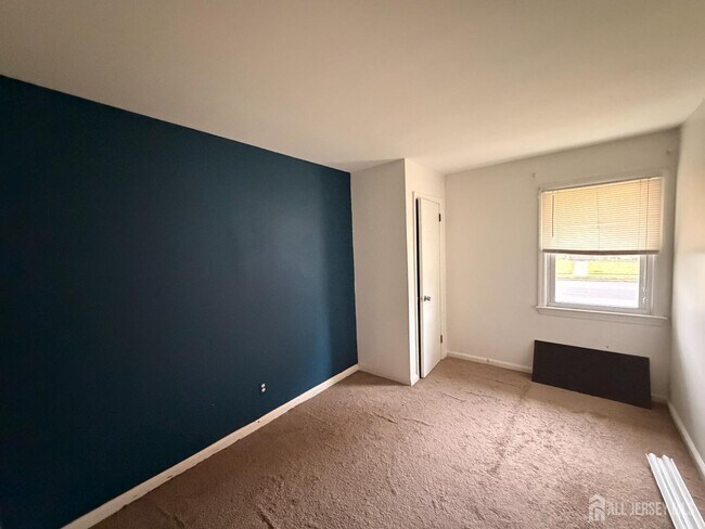 Building Photo - 188 Auth Ave