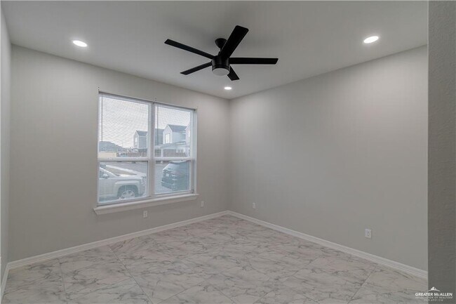 Building Photo - 14 N Crown Point