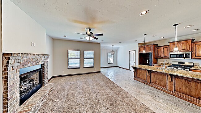 Building Photo - Very Nice 4 Bedroom 2 Bath Home in Mustang...