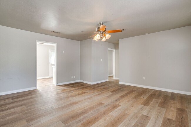 Building Photo - 3112 Willow Park St