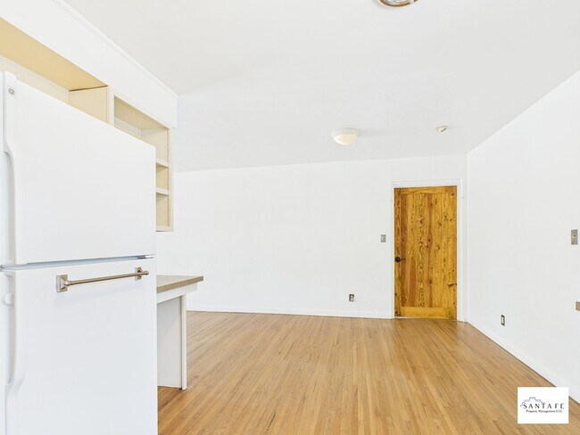 Building Photo - 204 Solana Dr