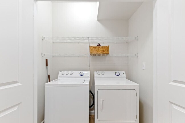 Building Photo - 9301 Old Bee Caves Rd