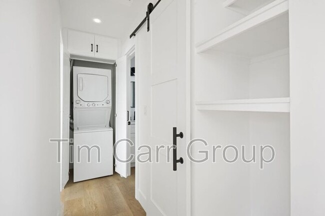 Building Photo - 243 E 20th St