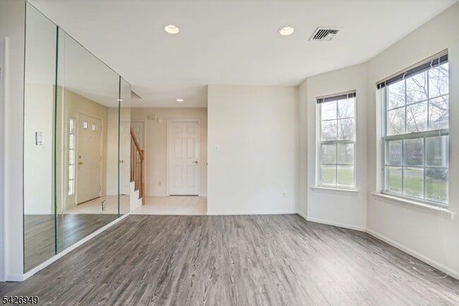 Building Photo - 16 Lagoon Way