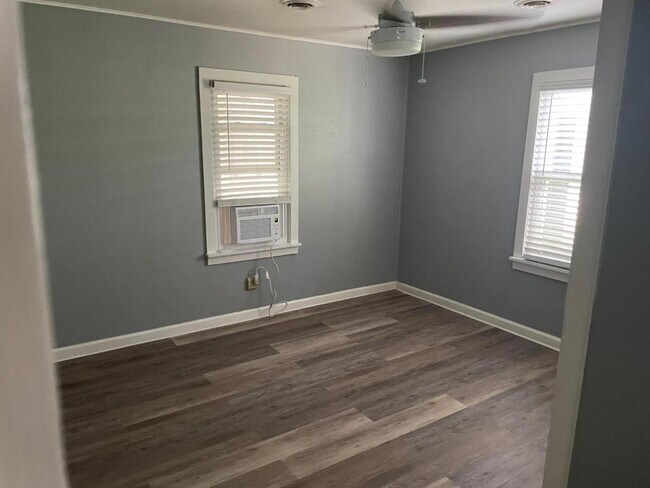Building Photo - 525 Meadowbrook Ave