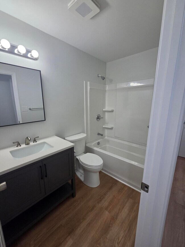 Building Photo - 1352 Canonero Dr