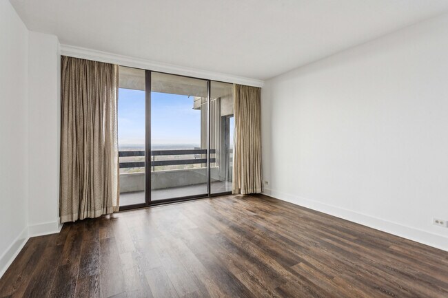 Building Photo - 2660 Peachtree Rd NW