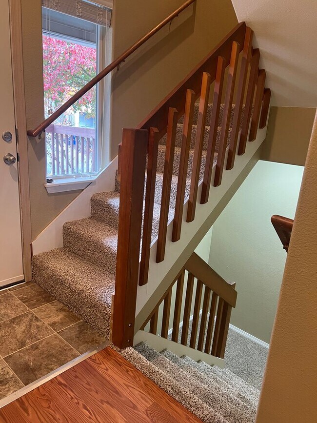 Building Photo - Rent Special: FREE February's Rent