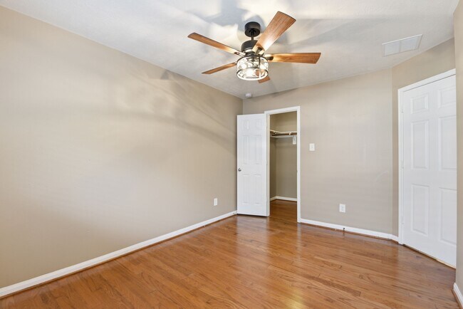 Building Photo - 1502 Stonehedge Bend Dr