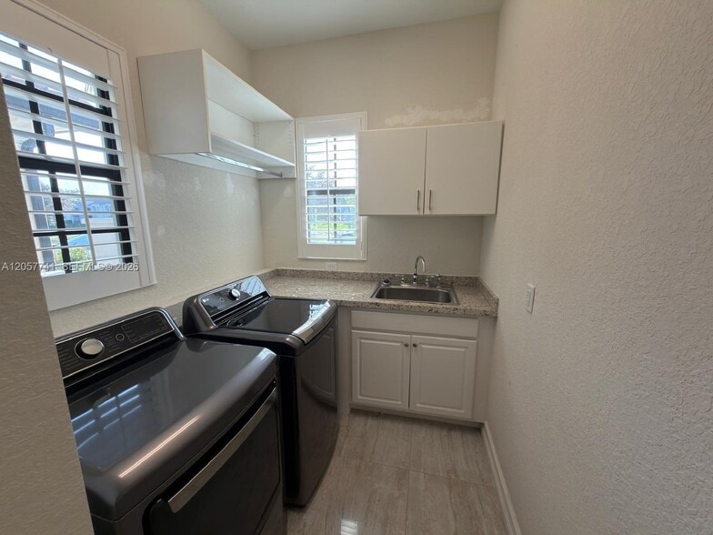 Building Photo - 455 SW 113th Ln