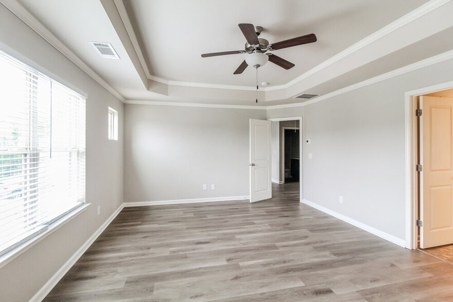 Building Photo - 203 Fern Walk