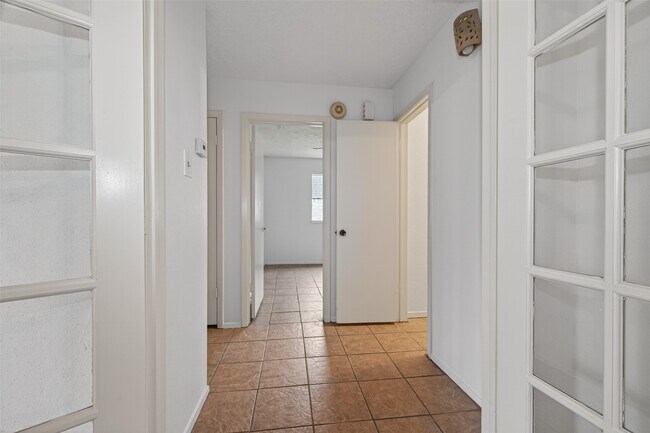 Building Photo - 13908 Cravenridge Dr