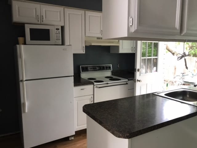 Building Photo - 38440 Meadowdale St