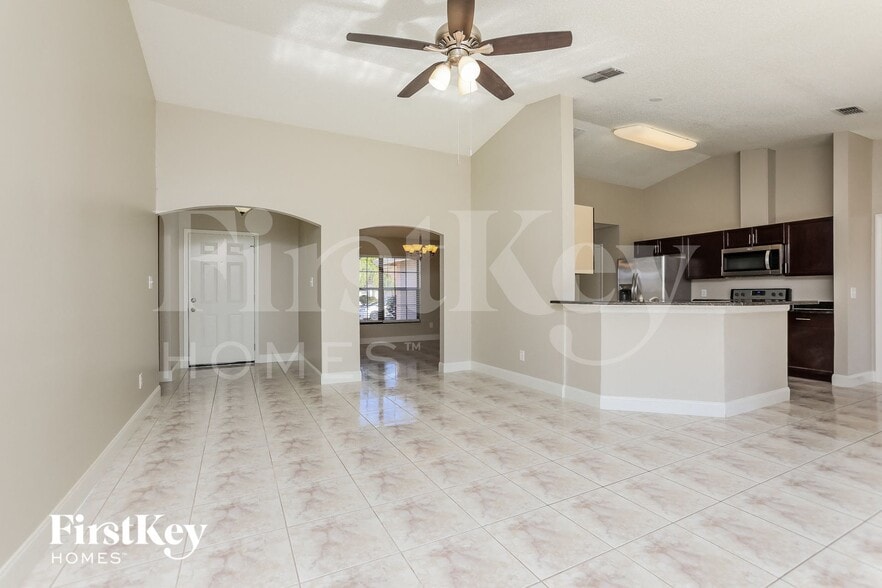 Building Photo - 2778 Muscatello St