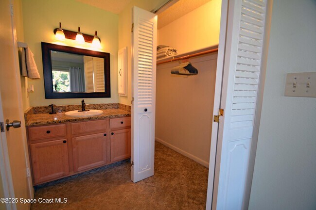 Building Photo - 201 St Lucie Ln