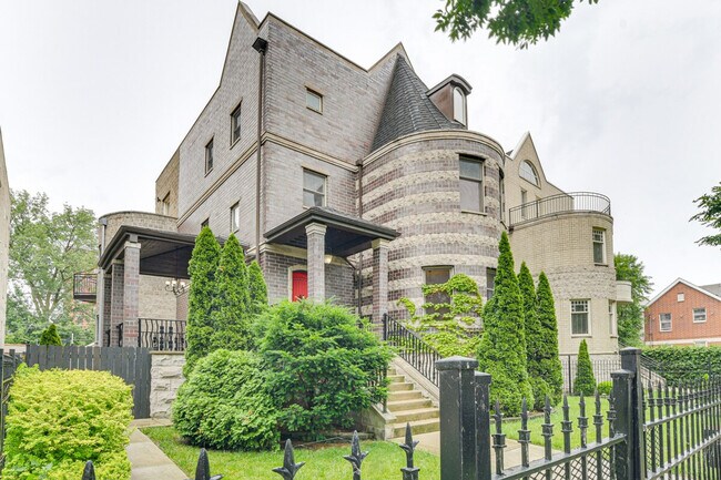 Building Photo - 3975 S Ellis Ave