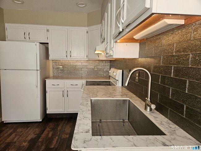 Building Photo - 54 Deer Run
