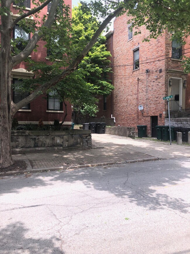 Building Photo - 426 Clark St