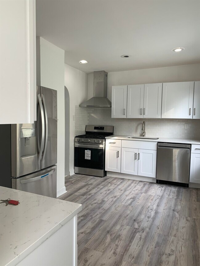 Building Photo - 22 E 39th St