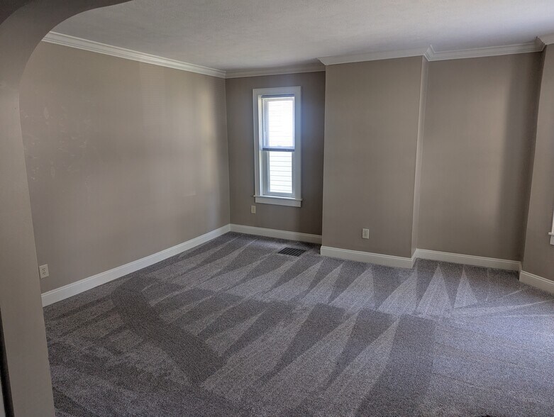 Living Room - 321 Howard St