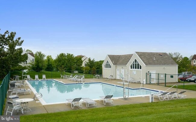 Building Photo - 46879 Trumpet Cir