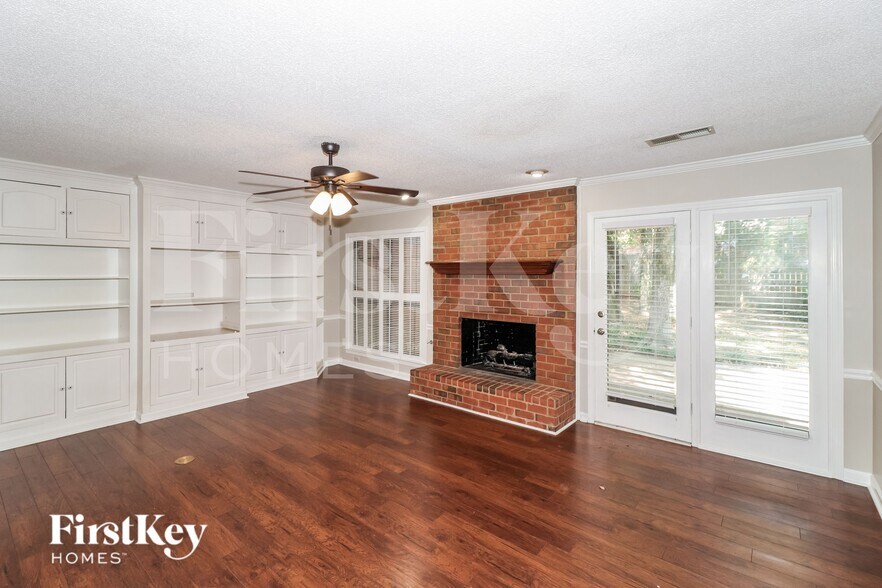 Building Photo - 8410 Walnut Tree Dr
