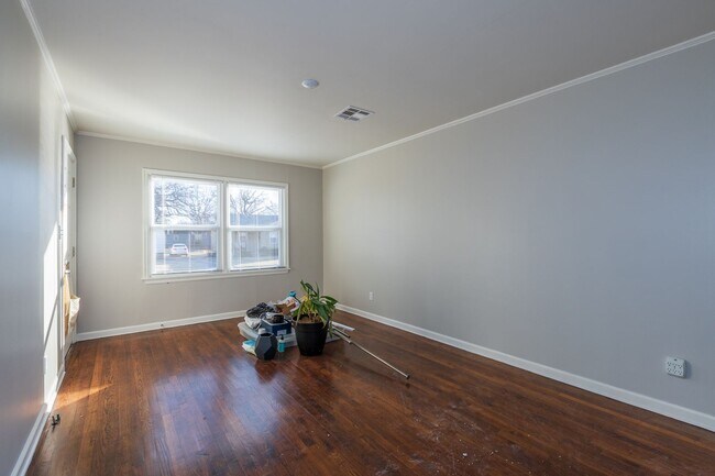 Building Photo - Beautiful Brookside duplex unit - NO PETS