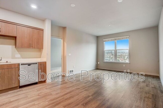 Building Photo - 5239 Claremont Ave