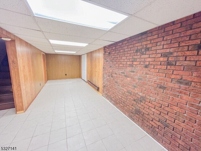 Building Photo - 215 Monroe Ave