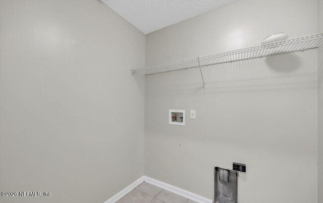 Building Photo - 9205 Redtail Dr