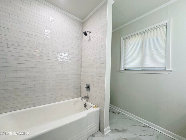 Building Photo - 216 Brentwood Blvd